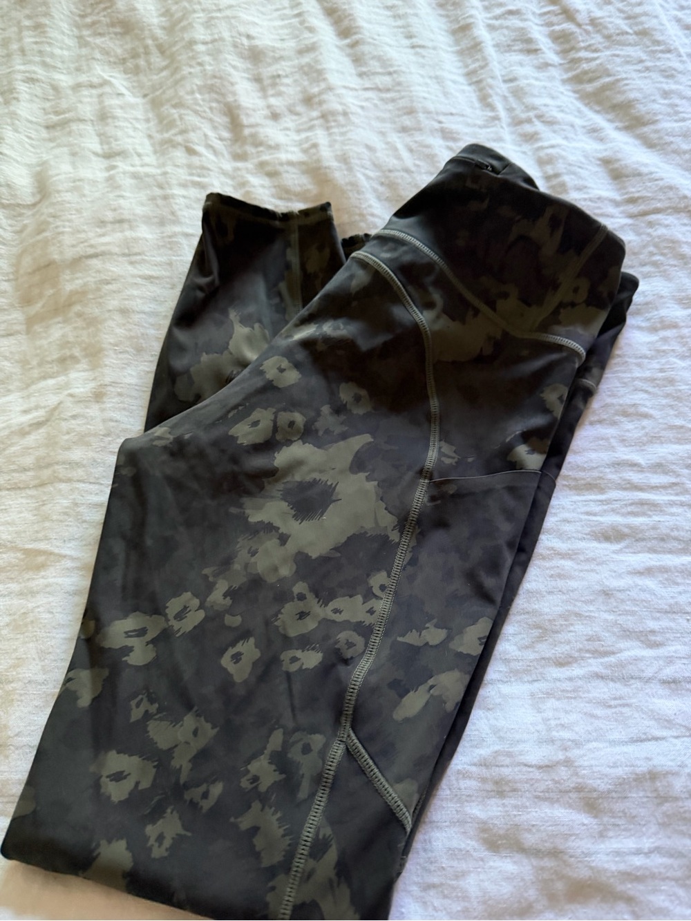 Vuori  Legging Oregano Camo Flower - Picture 2 of 4
